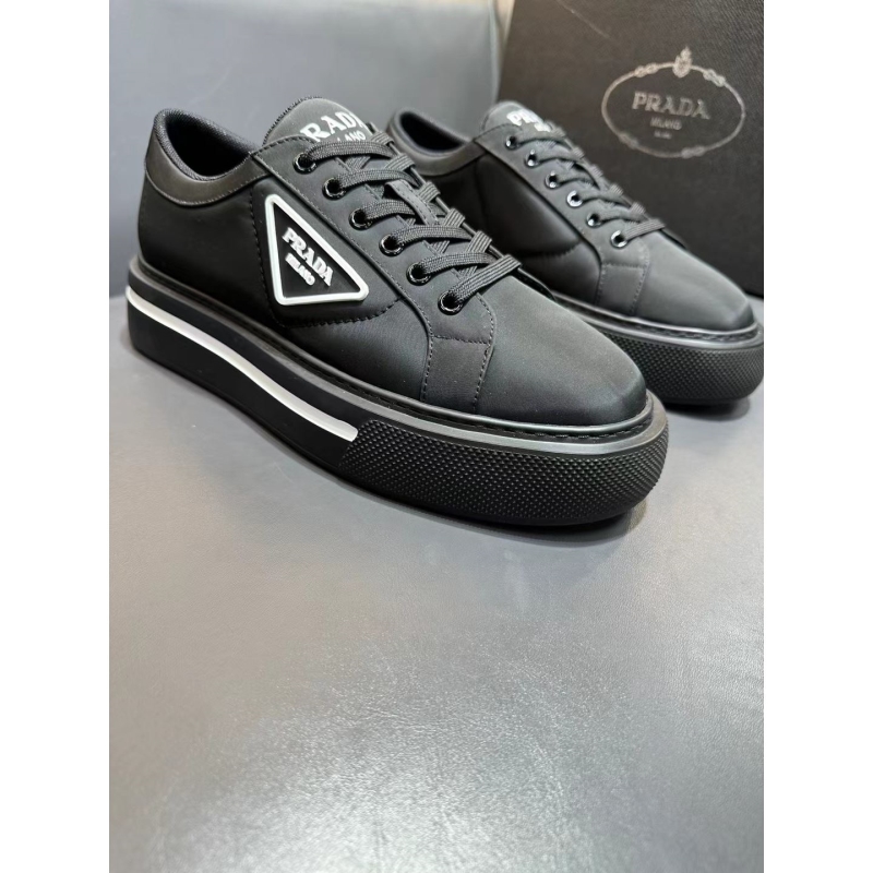 Pra*a casual shoes